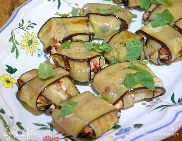 Конвертики из баклажанов с фетой, сладким перцем и оливками