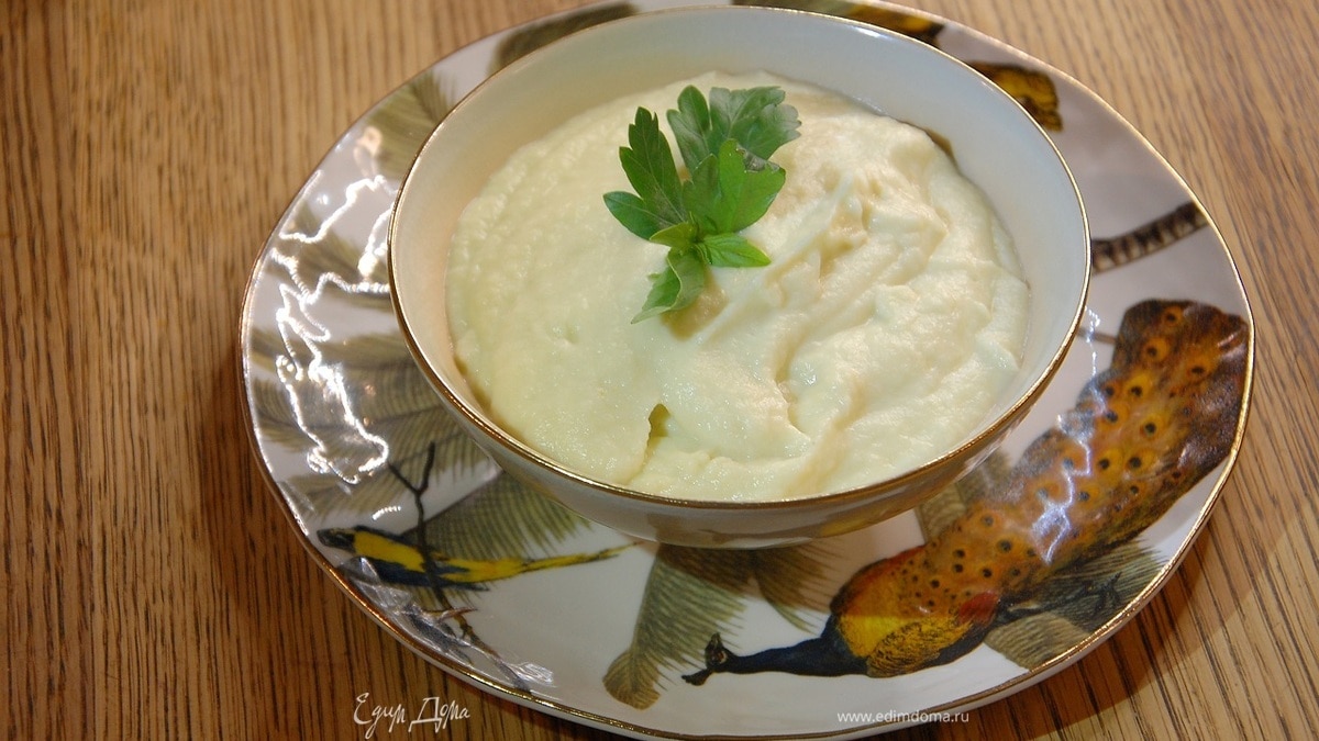 Пюре из цветной капусты, лука-порея и сельдерея