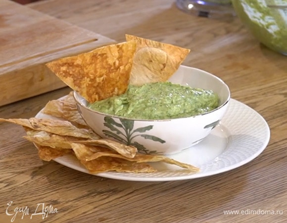 Мусс из артишоков, шпината и сливочного сыра с чипсами из лаваша Мусс из артишоков, шпината и сливочного сыра с чипсами из лаваша