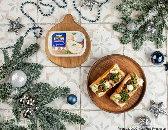 Лодочки из багета с томленым мясом, сыром и грибами