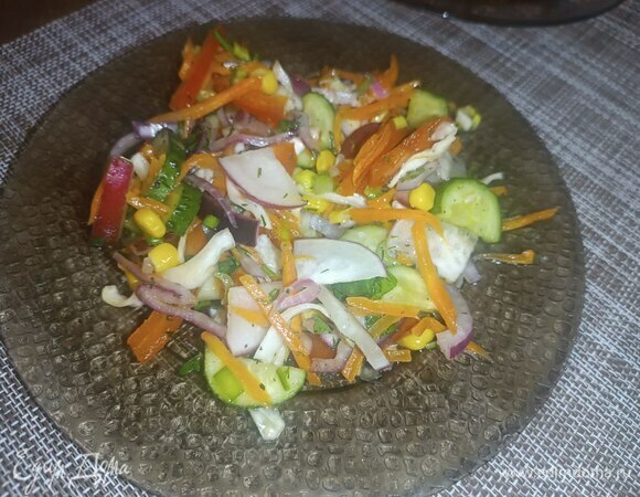 Салат с капустой, редиской и огурцом «Бабье лето»