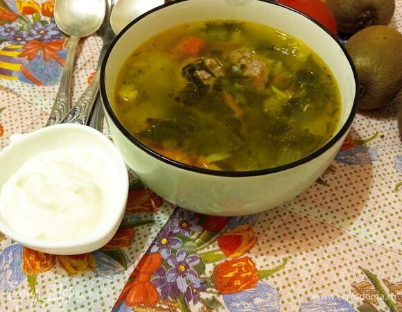 Суп с фрикадельками и шпинатом