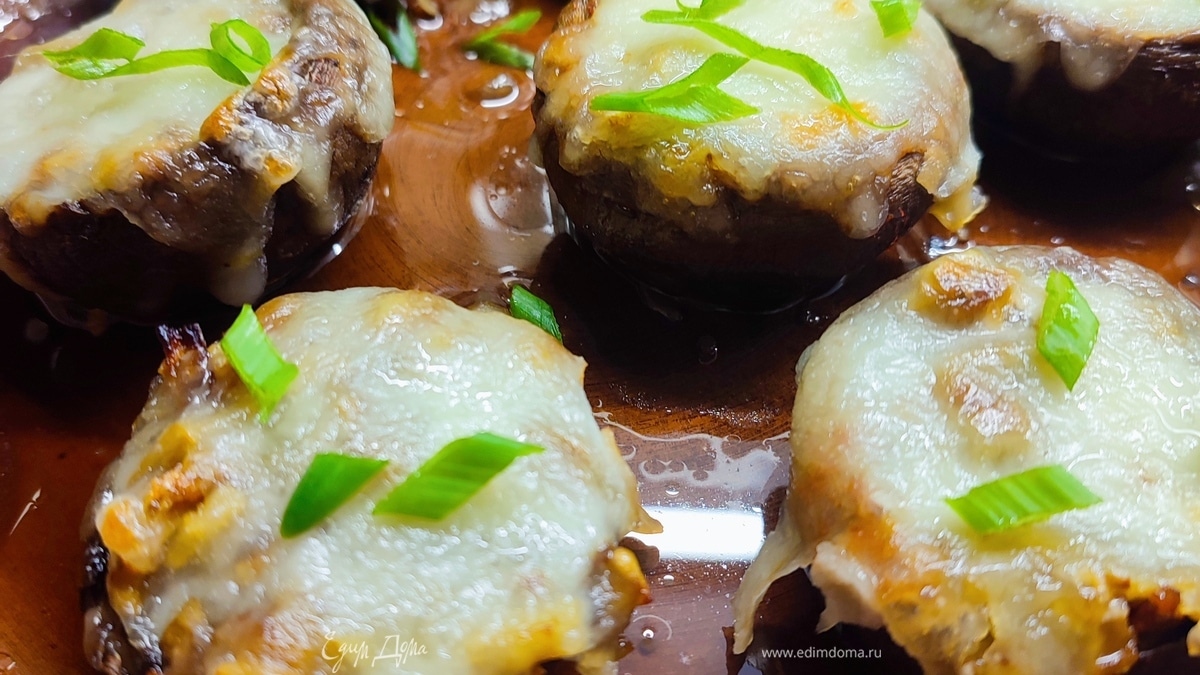Шампиньоны, запеченные с сулугуни