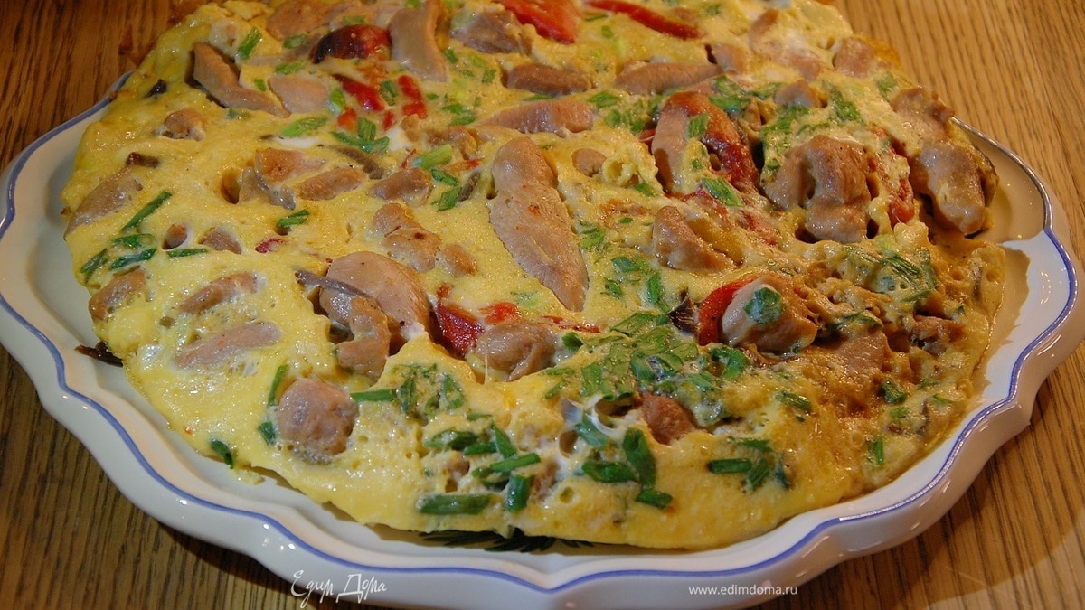 Тортилья с индейкой, луком и сладким перцем