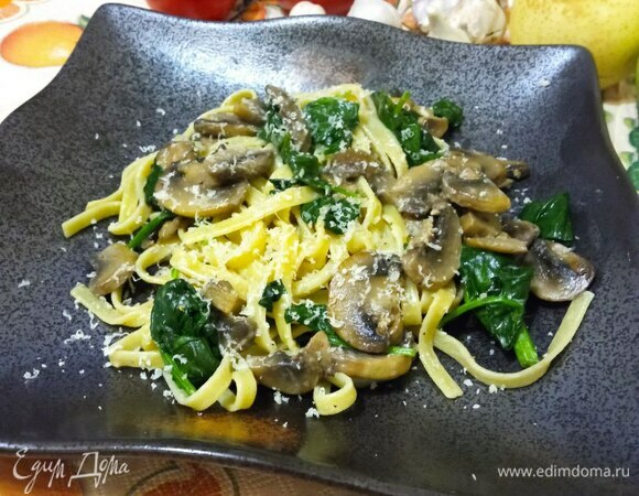 Тальятелле с шампиньонами и шпинатом Тальятелле с шампиньонами и шпинатом