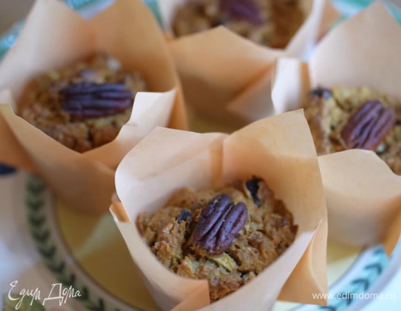 Цельнозерновые маффины с яблоками, морковью и орехами Цельнозерновые маффины с яблоками, морковью и орехами