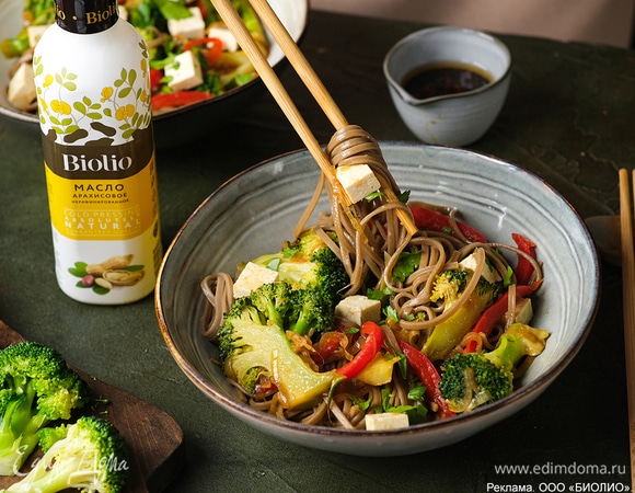 Гречневая соба с пряными овощами и тофу