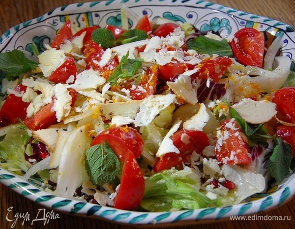 Салат с помидорами, апельсином, фенхелем и гранатом