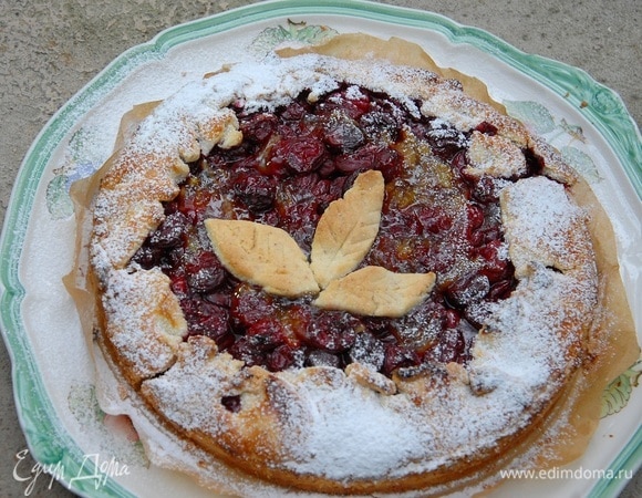 Миндальная галета с вишней