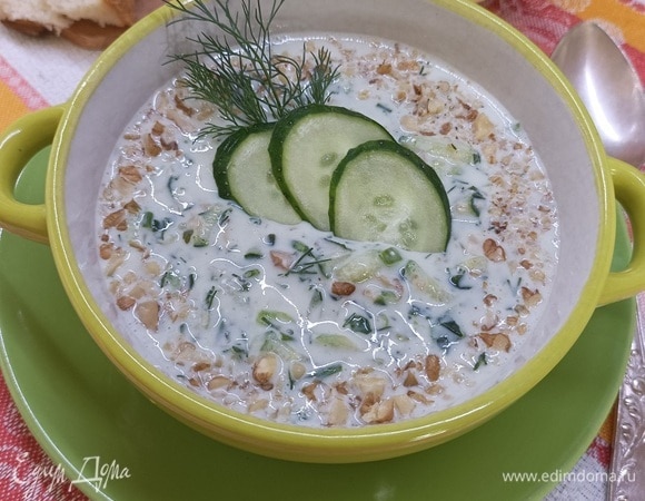 Зеленый холодный суп с орехами Зеленый холодный суп с орехами