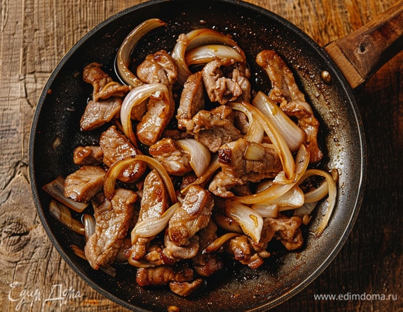 Свинина с луком и соевым соусом Свинина с луком и соевым соусом