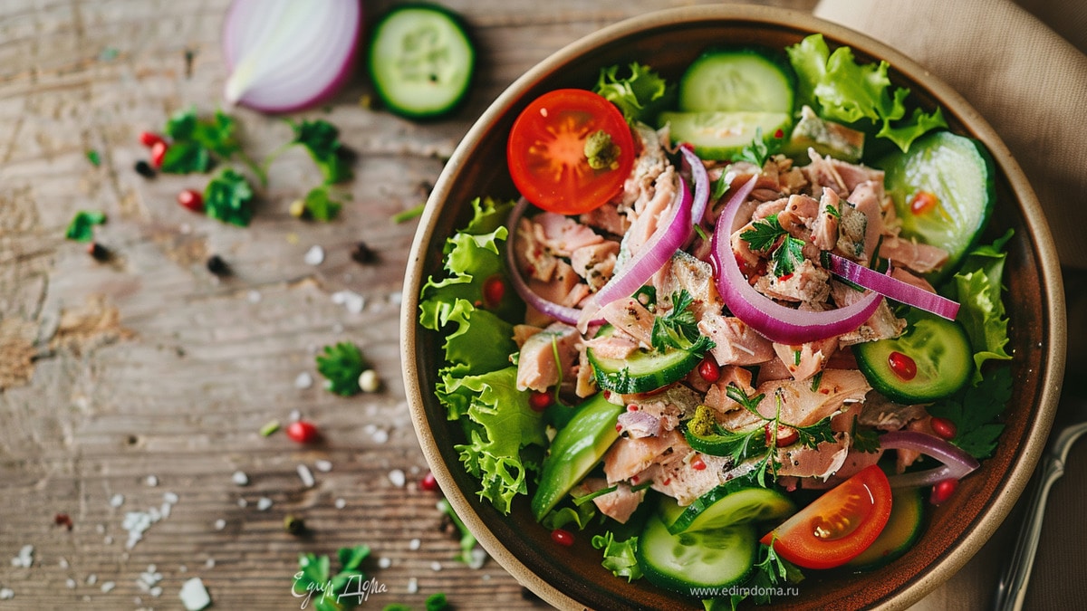 Салат с консервированным тунцом