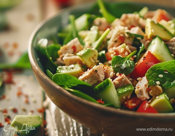 Пикантный салат с консервированным тунцом Пикантный салат с консервированным тунцом