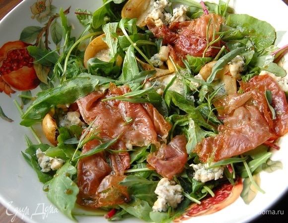 Салат с грушами, ветчиной и горгонзолой Салат с грушами, ветчиной и горгонзолой