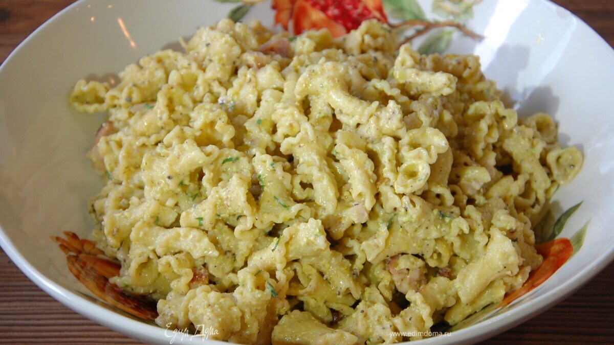 Паста карбонара с фисташками