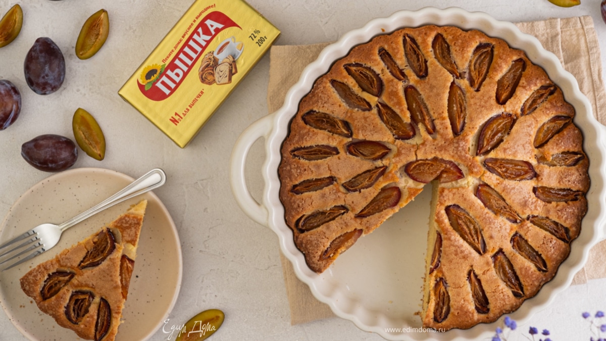 Пирог со сливами