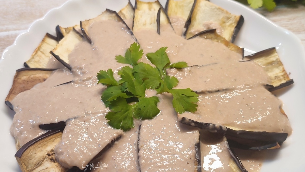 Баклажаны под тунцовым соусом