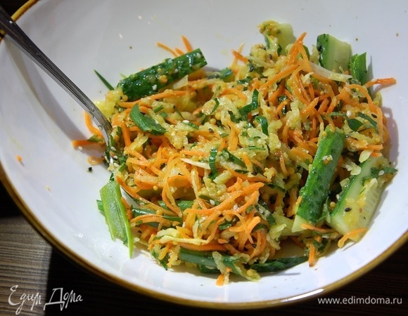 Салат из зеленой редьки с огурцом и корейской морковью Салат из зеленой редьки с огурцом и корейской морковью