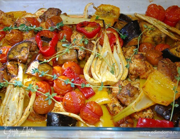 Индейка, запеченная с помидорами, сладким перцем, баклажаном и фенхелем Индейка, запеченная с помидорами, сладким перцем, баклажаном и фенхелем