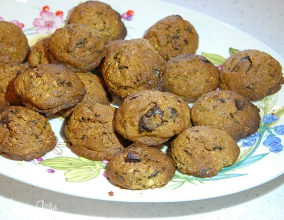 Шоколадное печенье с овсяными хлопьями и фундуком Шоколадное печенье с овсяными хлопьями и фундуком
