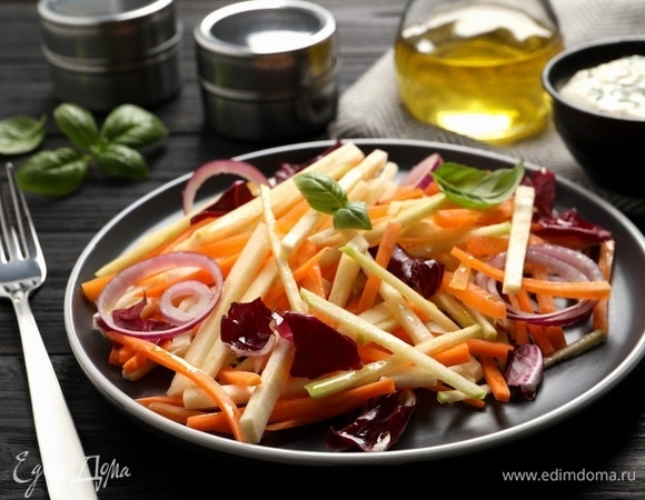 Салат из моркови и маринованного лука Салат из моркови и маринованного лука