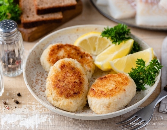 Рыбные котлеты из минтая на сковороде Рыбные котлеты из минтая на сковороде