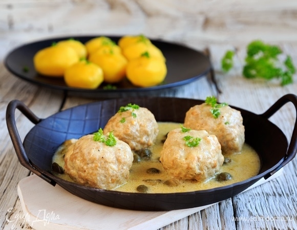 Тефтели в нежном сметанном соусе Тефтели в нежном сметанном соусе