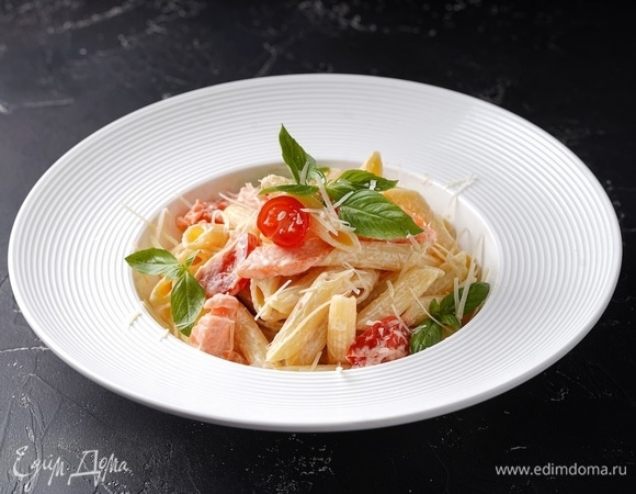 Паста с лососем, шпинатом и помидорами черри Паста с лососем, шпинатом и помидорами черри