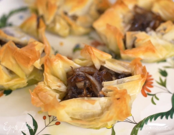 Тарталетки из теста фило с овощами и соусом песто Тарталетки из теста фило с овощами и соусом песто