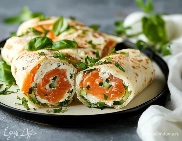 Рулетики с рыбой, моцареллой и базиликом