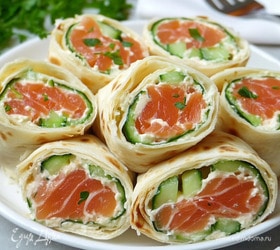 Закуска из красной рыбы, огурца и майонеза