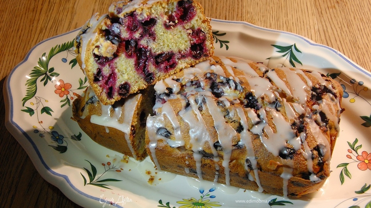Кекс из поленты с жимолостью и лимонной глазурью