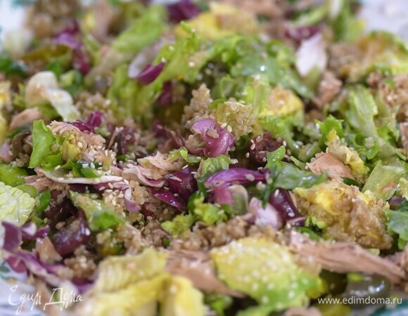 Салат с киноа, тунцом и авокадо Салат с киноа, тунцом и авокадо