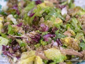 Салат с киноа, тунцом и авокадо