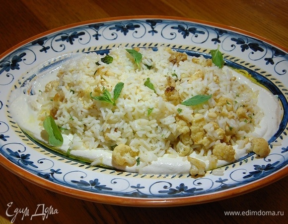 Лимонный рис с запеченной цветной капустой, кедровыми орехами и мятой Лимонный рис с запеченной цветной капустой, кедровыми орехами и мятой