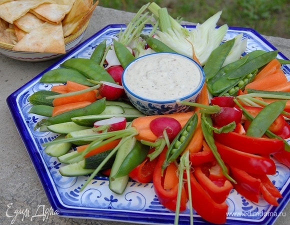 Летние овощи с горчично-медовым соусом и чипсами из питы Летние овощи с горчично-медовым соусом и чипсами из питы