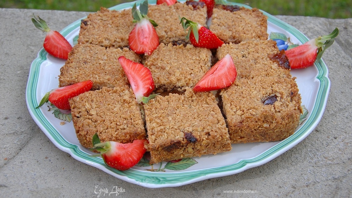 Овсяные квадратики с клубничным джемом