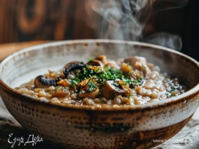 Ячневая каша с грибами и карамелизированным луком