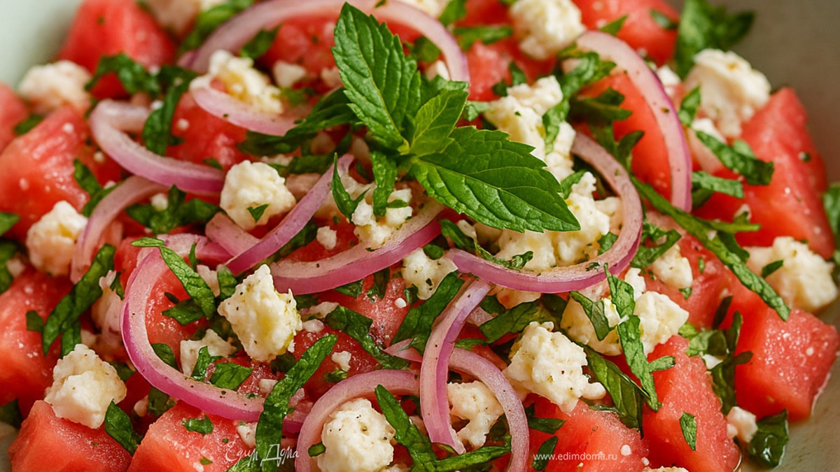 Арбузный салат с адыгейским сыром и мятой