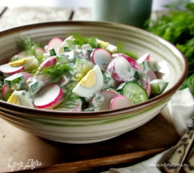 Весенний салат с редисом, яйцом и огурцом Весенний салат с редисом, яйцом и огурцом
