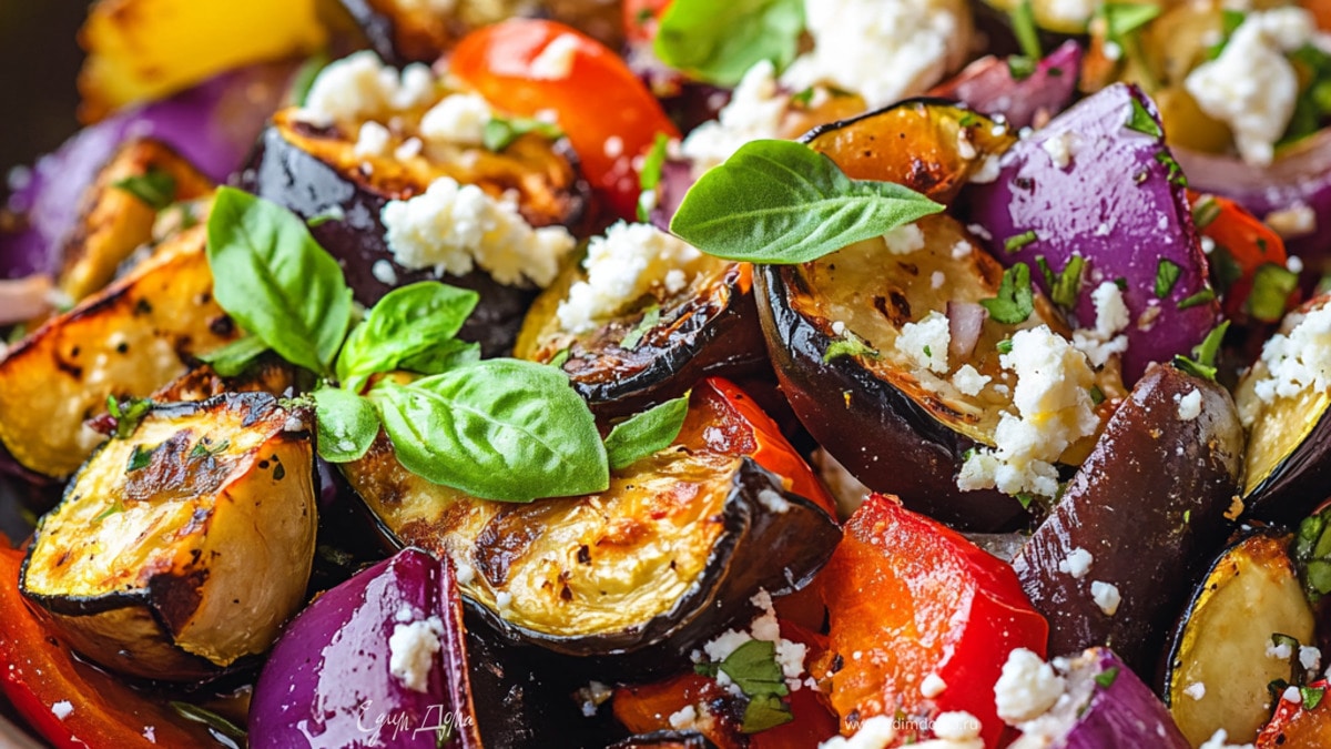 Салат с печеными овощами и брынзой
