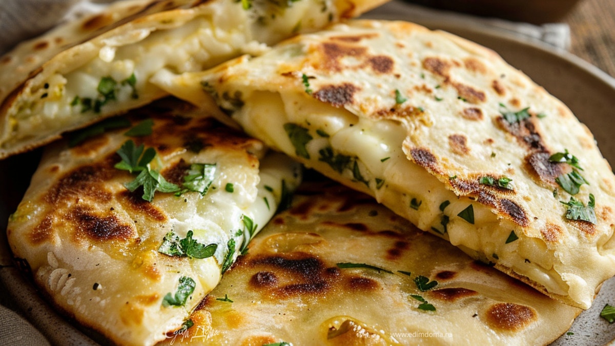 Весенние лепешки на кефире с зеленью и сыром