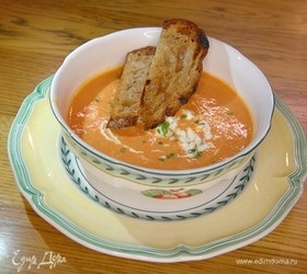 Томатный суп-пюре с брынзой и ржаными гренками