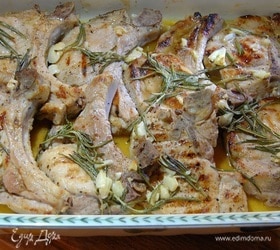 Свиные котлетки на косточке с розмариновым маслом