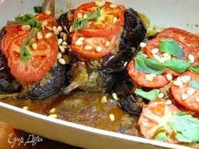 Баклажаны, запеченные с мясом и помидорами