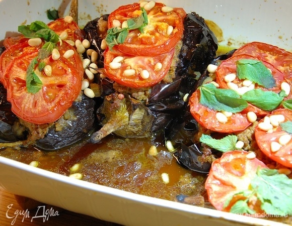 Баклажаны, запеченные с мясом и помидорами
