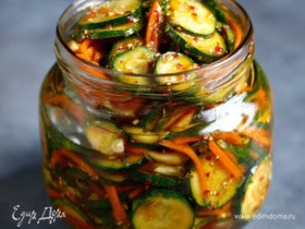 Кабачки по корейски в банке