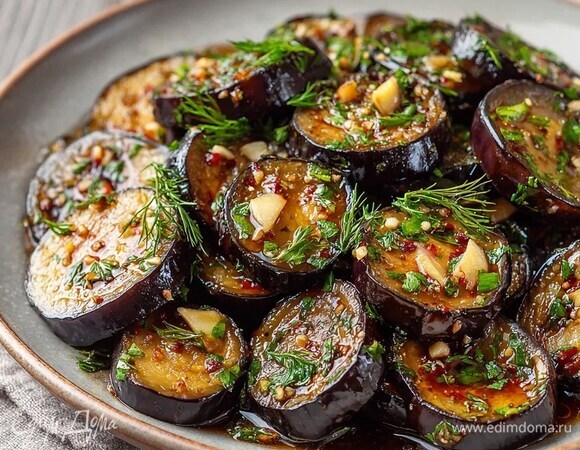 Маринованные баклажаны с чесноком и зеленью       