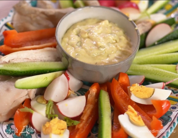 Закуска ассорти с соусом айоли 