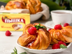 Булочки сдобные с малиновым вареньем Булочки сдобные с малиновым вареньем